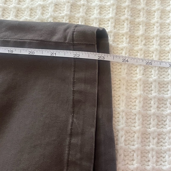 Duluth Trading Co Relaxed Fit Shorts - Gray - Picture 6 of 9